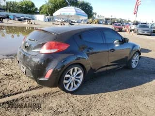 ✅ 2013 Hyundai Veloster w/Black Int • VIN: KMHTC6AD2DU172856 • Lot: 48562135. Wystawiony na Copart z przebiegiem 74 085 mil. Bezpłatny archiwum sprzedaży aukcyjnych z USA i szczegółowy raport historii pojazdu na DreamBid. Zdjęcie 3.
