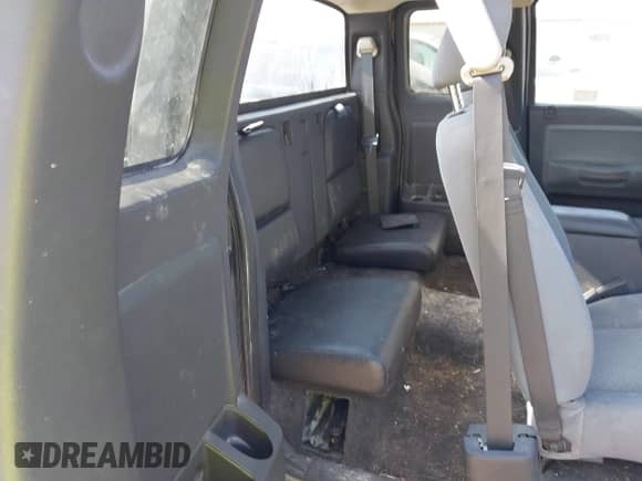 2008 Dodge Dakota z VIN 1D7HW32K88S592237, wystawiony jako IAAI lot #42279584 z przebiegiem 110 610 mil mil oraz . Historia ofert i sprzedaży dostępna na DreamBid. Obrazek 8.