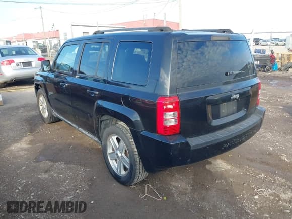 ✅ 2010 Jeep Patriot Latitude • VIN: 1J4NT1GB2AD671930 • Lot: 41550562. Listed on IAAI with 197,409 mi. Free auction sales archive from the USA and detailed vehicle history report at DreamBid. Image 3.