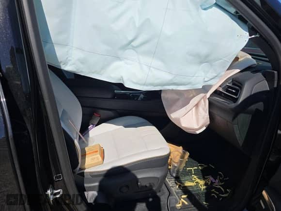 2025 Chevrolet Traverse AWD High Country с VIN 1GNEVKRS6SJ176899, выставлен на аукционе IAAI как лот 43610346 с пробегом 18 060 миль миль и . История ставок и продаж доступна на DreamBid. Изображение 36.