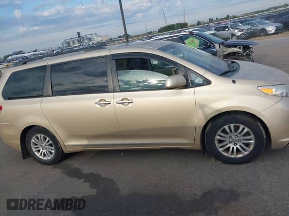 2011 Toyota Sienna XLE AAS with VIN 5TDYK3DC2BS122538, listed as a IAAI auction lot 43247955 with 238,815 mi miles and . Bid and sale history available at DreamBid. Image 13.
