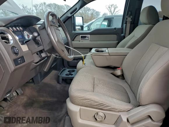 ✅ 2010 Ford F-150 XL • VIN: 1FTFX1EV0AFA42182 • Lot: 93767905. Wystawiony na Copart z przebiegiem 142 301 mil. Bezpłatny archiwum sprzedaży aukcyjnych z USA i szczegółowy raport historii pojazdu na DreamBid. Zdjęcie 7.