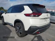 ✅ 2023 Nissan Rogue SL • VIN: JN8BT3CB3PW477581 • Lot: 43737729. Wystawiony na IAAI z przebiegiem 75 122 mil. Bezpłatny archiwum sprzedaży aukcyjnych z USA i szczegółowy raport historii pojazdu na DreamBid. Zdjęcie 3.