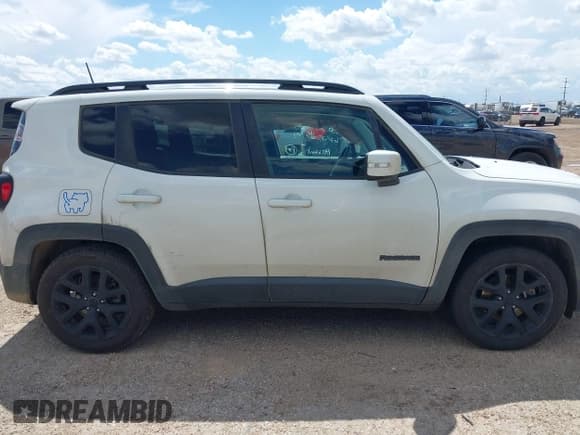 ✅ 2018 Jeep Renegade Latitude • VIN: ZACCJABB5JPJ03499 • Lot: 42608361. Wystawiony na IAAI z przebiegiem 120 908 mil. Bezpłatny archiwum sprzedaży aukcyjnych z USA i szczegółowy raport historii pojazdu na DreamBid. Zdjęcie 13.