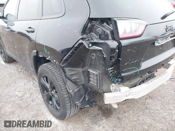 ✅ 2019 Jeep Cherokee Altitude • VIN: 1C4PJMLB2KD472731 • Lot: 41627887. Wystawiony na IAAI z przebiegiem 59 810 mil. Bezpłatny archiwum sprzedaży aukcyjnych z USA i szczegółowy raport historii pojazdu na DreamBid. Zdjęcie 6.