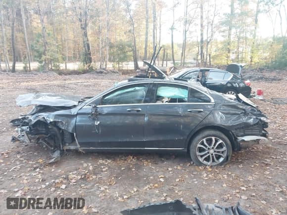 ✅ 2016 Mercedes-Benz C 300 • VIN: 55SWF4KB4GU123499 • Lot: 43624913. Wystawiony na IAAI z przebiegiem Nie podano. Bezpłatny archiwum sprzedaży aukcyjnych z USA i szczegółowy raport historii pojazdu na DreamBid. Zdjęcie 15.