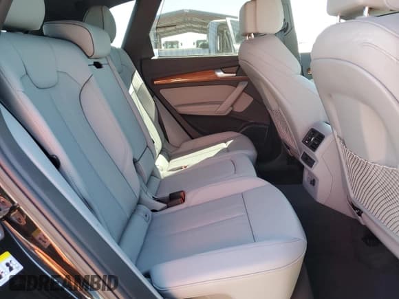 ✅ 2024 Audi Q5 S line Premium Plus • VIN: WA1E2AFY4R2080790 • Lot: 63275675. Wystawiony na Copart z przebiegiem 2 671 mil. Bezpłatny archiwum sprzedaży aukcyjnych z USA i szczegółowy raport historii pojazdu na DreamBid. Zdjęcie 10.