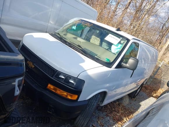 ✅ 2025 Chevrolet Express Cargo • VIN: 1GCWGAFPXS1187289 • Lot: 43699769. Wystawiony na IAAI z przebiegiem 9 913 mil. Bezpłatny archiwum sprzedaży aukcyjnych z USA i szczegółowy raport historii pojazdu na DreamBid. Zdjęcie 14.