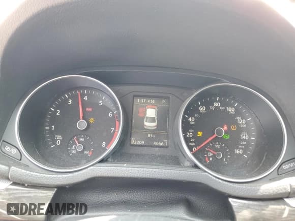 ✅ 2018 Volkswagen Passat SE • VIN: 1VWBA7A38JC046115 • Lot: 68921865. Wystawiony na Copart z przebiegiem 72 209 mil. Bezpłatny archiwum sprzedaży aukcyjnych z USA i szczegółowy raport historii pojazdu na DreamBid. Zdjęcie 9.