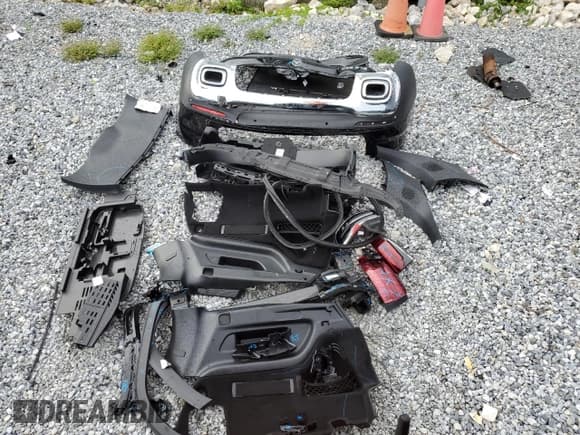 ✅ 2025 Mercedes-Benz GLB 250 • VIN: W1N4M4GB2SW381346 • Lot: 71966065. Listed on Copart with 10,548 mi. Free auction sales archive from the USA and detailed vehicle history report at DreamBid. Image 13.