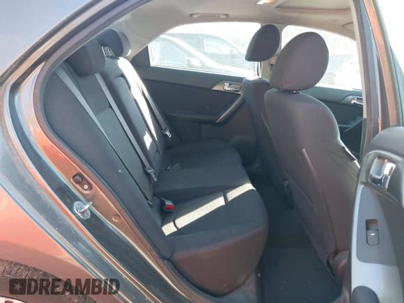 ✅ 2013 Kia Forte EX • VIN: KNAFU4A22D5686828 • Lot: 43605263. Wystawiony na IAAI z przebiegiem 168 748 mil. Bezpłatny archiwum sprzedaży aukcyjnych z USA i szczegółowy raport historii pojazdu na DreamBid. Zdjęcie 8.