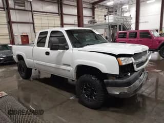 ✅ 2003 Chevrolet Silverado 2500HD LT • VIN: 1GCHK29U13E213464 • Lot: 43189461. Wystawiony na IAAI z przebiegiem 132 546 mil. Bezpłatny archiwum sprzedaży aukcyjnych z USA i szczegółowy raport historii pojazdu na DreamBid. Zdjęcie 1.