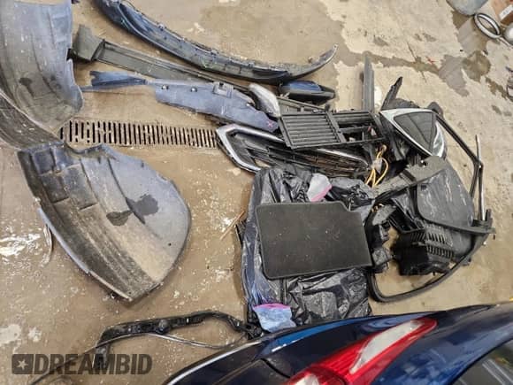 2019 Chevrolet Equinox LT с VIN 2GNAXUEVXK6234465, выставлен на аукционе Copart как лот 86304375 с пробегом 100 972 миль миль и Списание • Salvage title. История ставок и продаж доступна на DreamBid. Изображение 13.