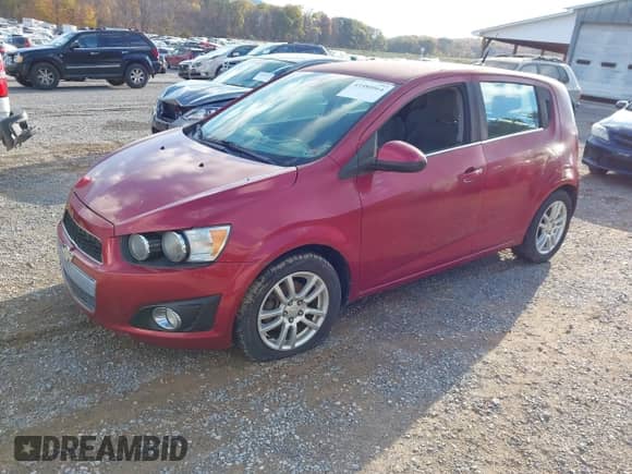 2013 Chevrolet Sonic LT с VIN 1G1JC6SH5D4244378, выставлен на аукционе IAAI как лот 43580064 с пробегом 138 252 миль миль и . История ставок и продаж доступна на DreamBid. Изображение 2.