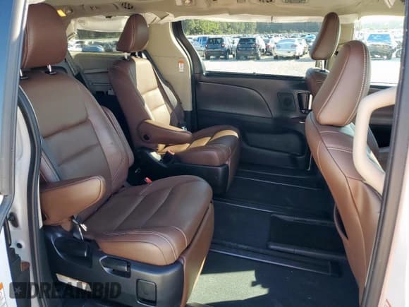 ✅ 2020 Toyota Sienna XLE Premium • VIN: 5TDYZ3DC5LS025251 • Лот: 91211845. Опубликован ранее на Copart с пробегом 90 631 миль. Бесплатный доступ к архиву аукционных продаж из США и подробный отчёт об истории автомобиля на DreamBid. Изображение 11.