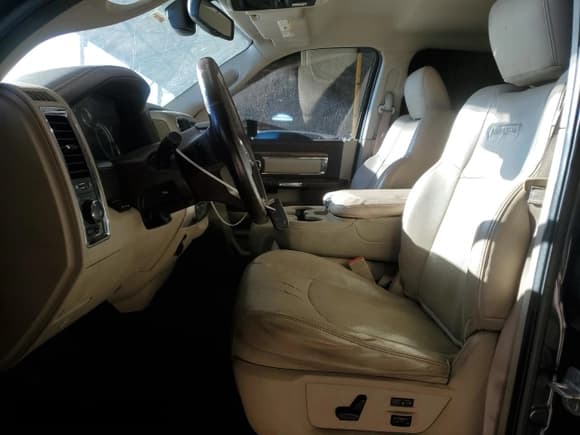 ✅ 2013 Ram 1500 Laramie • VIN: 1C6RR7VT2DS711001 • Lot: 75651024. Wystawiony na Copart z przebiegiem 237 261 mil. Bezpłatny archiwum sprzedaży aukcyjnych z USA i szczegółowy raport historii pojazdu na DreamBid. Zdjęcie 7.