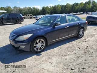 2009 Hyundai Genesis z VIN KMHGC46F39U047372, wystawiony jako Copart lot #73702234 z przebiegiem 133 143 mil mil oraz Czysty tytuł • Clean title. Historia ofert i sprzedaży dostępna na DreamBid. Obrazek 1.