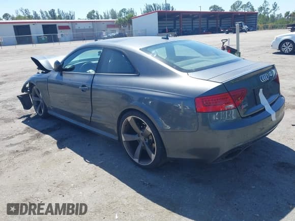 ✅ 2013 Audi RS 5 • VIN: WUAC6AFR2DA900747 • Lot: 41822517. Wystawiony na IAAI z przebiegiem 76 468 mil. Bezpłatny archiwum sprzedaży aukcyjnych z USA i szczegółowy raport historii pojazdu na DreamBid. Zdjęcie 3.