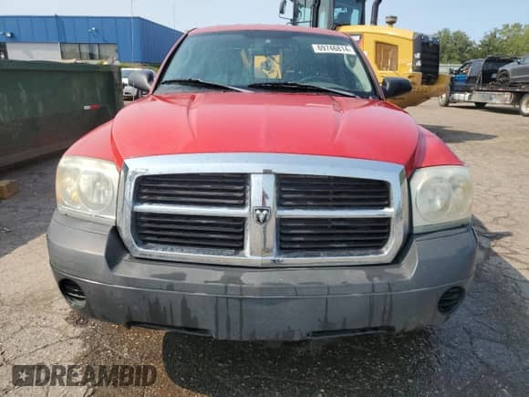 2005 Dodge Dakota ST z VIN 1D7HE22K85S241322, wystawiony jako Copart lot #69746814 z przebiegiem 133 737 mil mil oraz Czysty tytuł • Clean title. Historia ofert i sprzedaży dostępna na DreamBid. Obrazek 5.