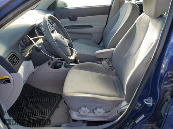 2008 Hyundai Accent GLS z VIN KMHCN46C58U175979, wystawiony jako Copart lot #76786744 z przebiegiem 124 564 mil mil oraz Czysty tytuł • Clean title. Historia ofert i sprzedaży dostępna na DreamBid. Obrazek 7.