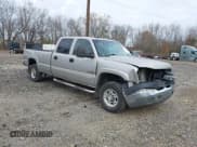 ✅ 2005 Chevrolet Silverado 2500HD Work Truck • VIN: 1GCHK23245F965938 • Lot: 43677906. Wystawiony na IAAI z przebiegiem 238 789 mil. Bezpłatny archiwum sprzedaży aukcyjnych z USA i szczegółowy raport historii pojazdu na DreamBid. Zdjęcie 1.