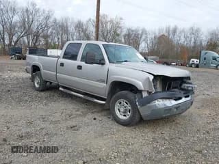 ✅ 2005 Chevrolet Silverado 2500HD Work Truck • VIN: 1GCHK23245F965938 • Lot: 43677906. Wystawiony na IAAI z przebiegiem 238 789 mil. Bezpłatny archiwum sprzedaży aukcyjnych z USA i szczegółowy raport historii pojazdu na DreamBid. Zdjęcie 1.