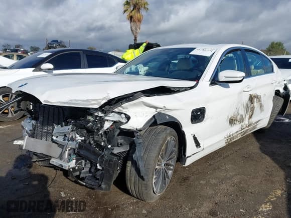 ✅ 2021 BMW 5 Series 530e • VIN: WBA13AG0XMCG10032 • Лот: 41788724. Опубликован ранее на IAAI с пробегом 29 693 миль. Бесплатный доступ к архиву аукционных продаж из США и подробный отчёт об истории автомобиля на DreamBid. Изображение 2.