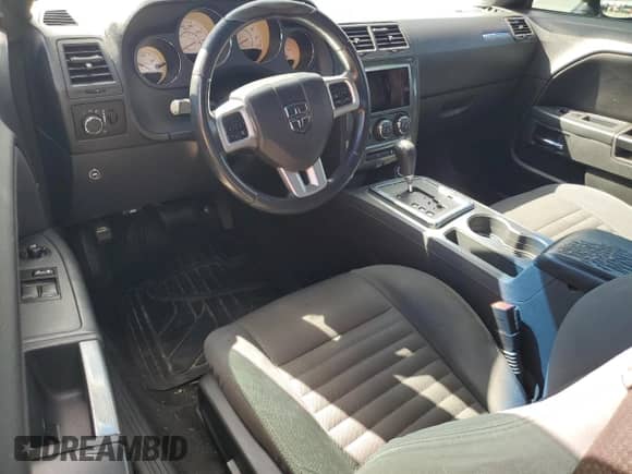 2013 Dodge Challenger SXT z VIN 2C3CDYAG5DH736384, wystawiony jako Copart lot #86122405 z przebiegiem Nie podano mil oraz Szkoda całkowita • Salvage title. Historia ofert i sprzedaży dostępna na DreamBid. Obrazek 8.