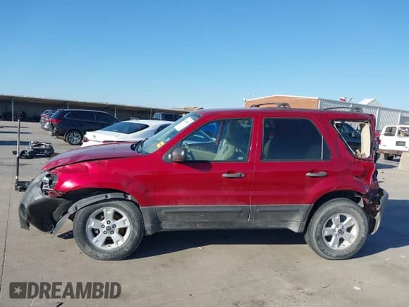 ✅ 2006 Ford Escape XLT • VIN: 1FMCU031X6KD46393 • Lot: 43641825. Wystawiony na IAAI z przebiegiem 176 879 mil. Bezpłatny archiwum sprzedaży aukcyjnych z USA i szczegółowy raport historii pojazdu na DreamBid. Zdjęcie 14.