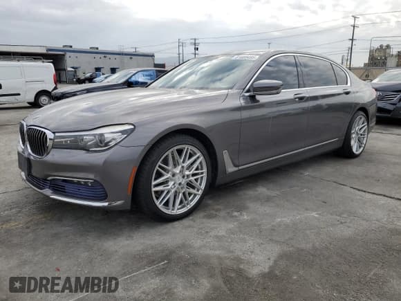 ✅ 2017 BMW 7 Series 740i • VIN: WBA7E2C52HG739390 • Lot: 81669495. Listed on Copart with 124,451 mi. Free auction sales archive from the USA and detailed vehicle history report at DreamBid. Image 1.