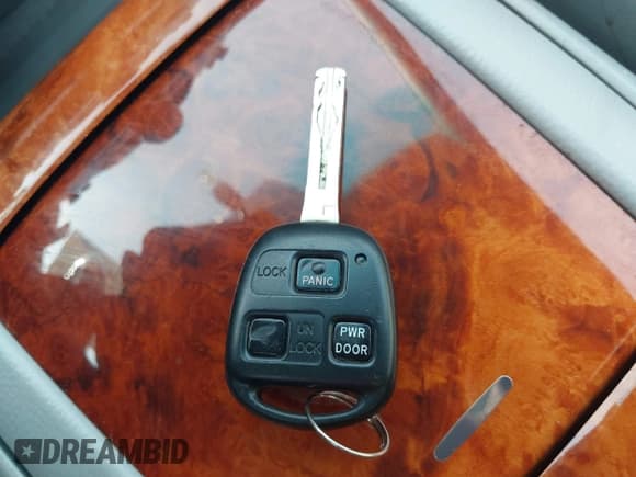 ✅ 2004 Lexus RX 330 • VIN: 2T2HA31U04C033817 • Lot: 43671266. Listed on IAAI with 225,014 mi. Free auction sales archive from the USA and detailed vehicle history report at DreamBid. Image 11.