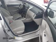 ✅ 2013 Toyota Corolla L • VIN: 5YFBU4EE8DP189405 • Лот: 43420943. Опубликован ранее на IAAI с пробегом 71 449 миль. Бесплатный доступ к архиву аукционных продаж из США и подробный отчёт об истории автомобиля на DreamBid. Изображение 5.