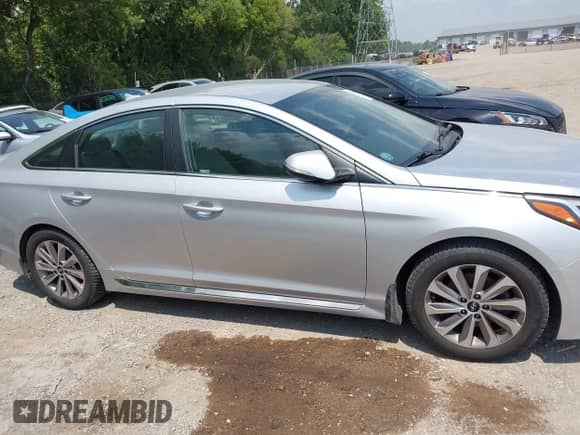 2015 Hyundai Sonata Sport с VIN 5NPE34AF0FH245464, выставлен на аукционе IAAI как лот 42574183 с пробегом 149 896 миль миль и . История ставок и продаж доступна на DreamBid. Изображение 13.