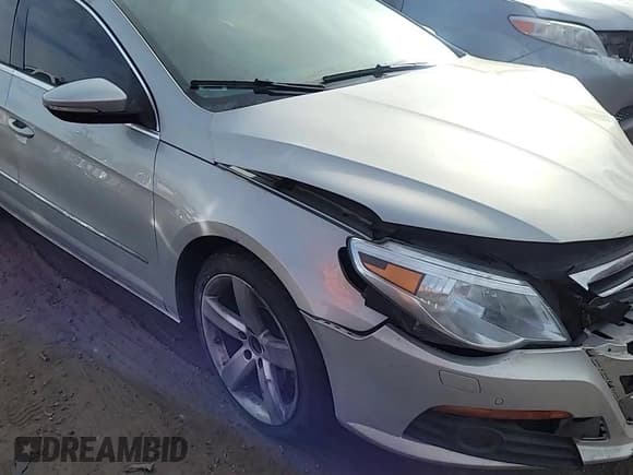 ✅ 2009 Volkswagen CC 4Motion • VIN: WVWGU73C29E548552 • Lot: 38075104. Wystawiony na Copart z przebiegiem 123 781 mil. Bezpłatny archiwum sprzedaży aukcyjnych z USA i szczegółowy raport historii pojazdu na DreamBid. Zdjęcie 11.