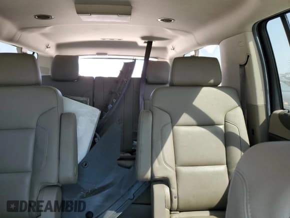 ✅ 2019 Chevrolet Suburban LT • VIN: 1GNSCHKC7KR171954 • Lot: 75202964. Wystawiony na Copart z przebiegiem Nie podano. Bezpłatny archiwum sprzedaży aukcyjnych z USA i szczegółowy raport historii pojazdu na DreamBid. Zdjęcie 10.