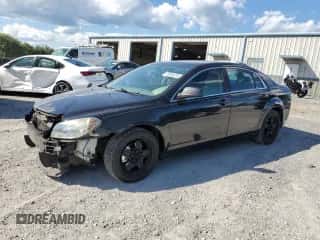 2009 Chevrolet Malibu 1LS z VIN 1G1ZG57BX9F252767, wystawiony jako Copart lot #70364215 z przebiegiem 142 185 mil mil oraz Szkoda całkowita • Salvage title. Historia ofert i sprzedaży dostępna na DreamBid. Obrazek 1.