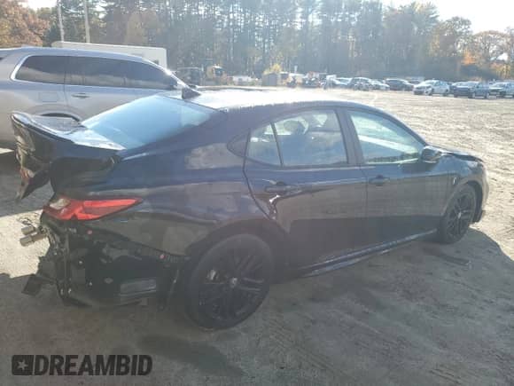 2025 Toyota Camry LE with VIN 4T1DAACK8SU607689, listed as a Copart auction lot 87370685 with 10,821 mi miles and Clean title. Bid and sale history available at DreamBid. Image 3.