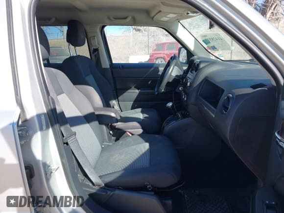 ✅ 2010 Jeep Patriot Latitude • VIN: 1J4NT1GA4AD638192 • Лот: 41428316. Опубликован ранее на IAAI с пробегом 182 791 миль. Бесплатный доступ к архиву аукционных продаж из США и подробный отчёт об истории автомобиля на DreamBid. Изображение 5.