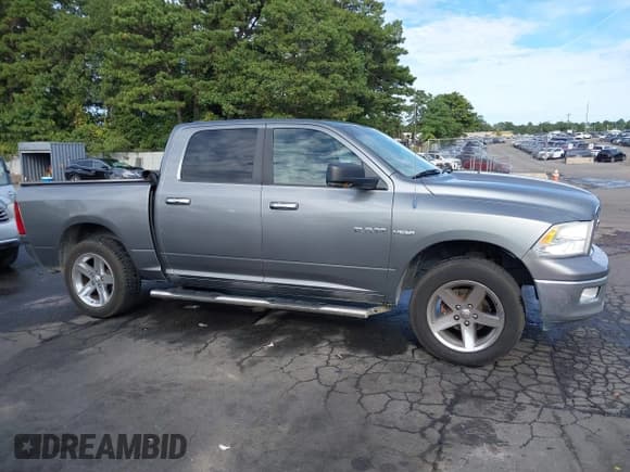 ✅ 2009 Dodge 1500 Laramie • VIN: 1D3HV13TX9J533875 • Lot: 43217410. Wystawiony na IAAI z przebiegiem 297 573 mil. Bezpłatny archiwum sprzedaży aukcyjnych z USA i szczegółowy raport historii pojazdu na DreamBid. Zdjęcie 14.