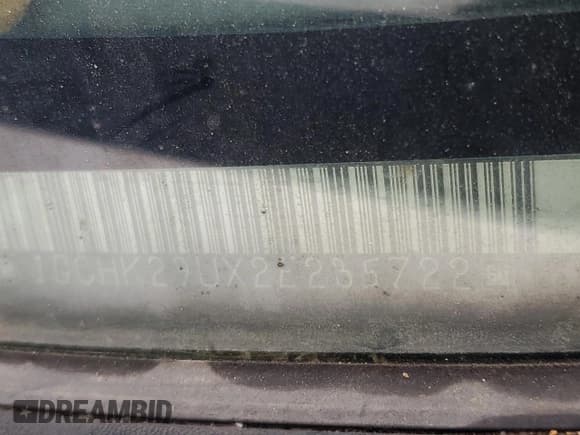 ✅ 2002 Chevrolet Silverado 2500HD LS • VIN: 1GCHK29UX2E235722 • Lot: 69709185. Wystawiony na Copart z przebiegiem 221 193 mil. Bezpłatny archiwum sprzedaży aukcyjnych z USA i szczegółowy raport historii pojazdu na DreamBid. Zdjęcie 12.