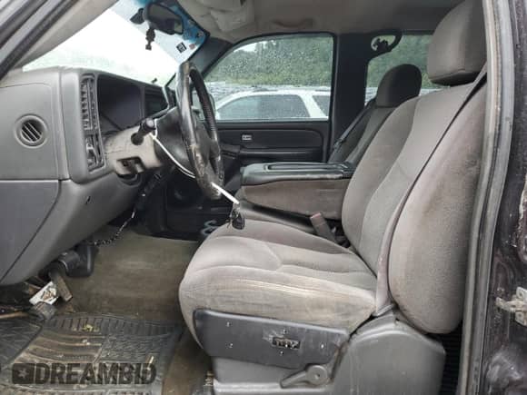 2005 Chevrolet Silverado 2500HD LT с VIN 1GCHK23205F844372, выставлен на аукционе Copart как лот 58010745 с пробегом 247 138 миль миль и Списание • Salvage title. История ставок и продаж доступна на DreamBid. Изображение 7.