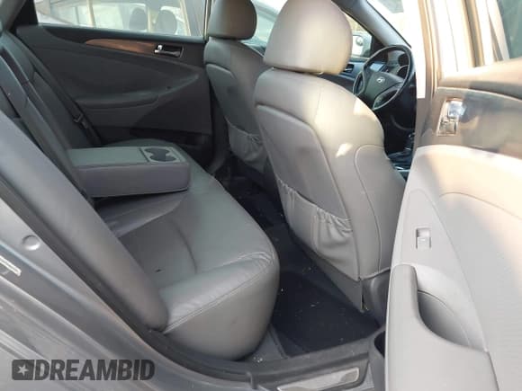 ✅ 2015 Hyundai Sonata Limited • VIN: KMHEC4A46FA129414 • Lot: 43638892. Listed on IAAI with 181,361 mi. Free auction sales archive from the USA and detailed vehicle history report at DreamBid. Image 8.