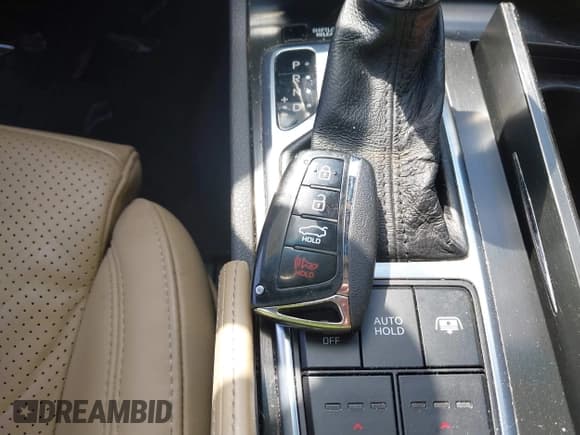 ✅ 2016 Hyundai Azera Limited • VIN: KMHFH4JG5GA524170 • Лот: 42065814. Опубликован ранее на IAAI с пробегом 73 607 миль. Бесплатный доступ к архиву аукционных продаж из США и подробный отчёт об истории автомобиля на DreamBid. Изображение 11.