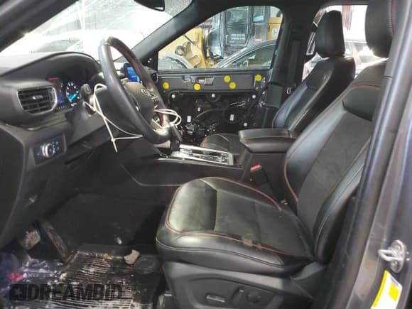 ✅ 2022 Ford Explorer ST-Line • VIN: 1FMSK8KH4NGA12988 • Lot: 44563185. Wystawiony na Copart z przebiegiem 68 370 mil. Bezpłatny archiwum sprzedaży aukcyjnych z USA i szczegółowy raport historii pojazdu na DreamBid. Zdjęcie 7.