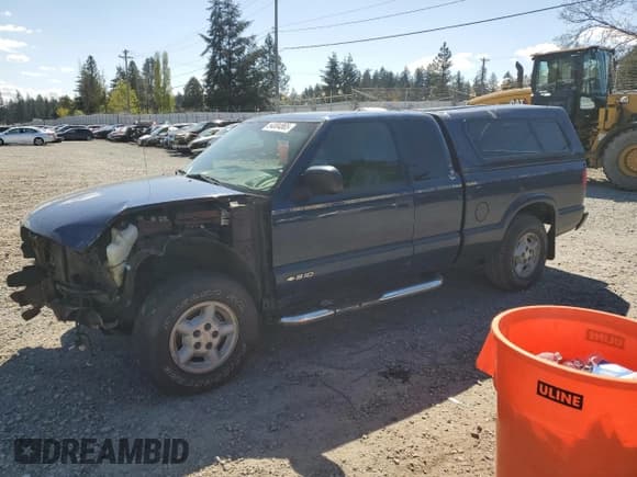✅ 2002 Chevrolet S-10 LS • VIN: 1GCDT19W228208648 • Лот: 54004865. Опубликован ранее на Copart с пробегом 148 509 миль. Бесплатный доступ к архиву аукционных продаж из США и подробный отчёт об истории автомобиля на DreamBid. Изображение 1.