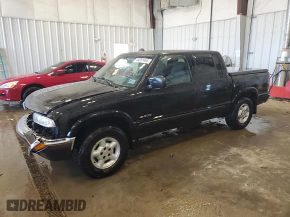 ✅ 2002 Chevrolet S-10 LS • VIN: 1GCDT13W62K232575 • Lot: 44351465. Listed on Copart with 84,215 mi. Free auction sales archive from the USA and detailed vehicle history report at DreamBid. Image 1.