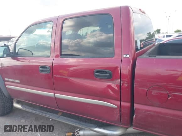 ✅ 2005 GMC Sierra 2500HD SLT • VIN: 1GTHK23U45F802871 • Lot: 42928403. Listed on IAAI with 304,156 mi. Free auction sales archive from the USA and detailed vehicle history report at DreamBid. Image 14.