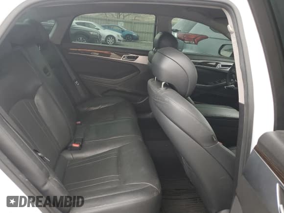 ✅ 2015 Hyundai Genesis 3.8L • VIN: KMHGN4JE4FU074116 • Lot: 85338524. Wystawiony na Copart z przebiegiem 117 262 mil. Bezpłatny archiwum sprzedaży aukcyjnych z USA i szczegółowy raport historii pojazdu na DreamBid. Zdjęcie 10.