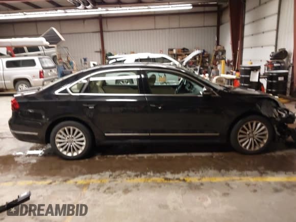 ✅ 2017 Volkswagen Passat SE • VIN: 1VWBT7A33HC033065 • Lot: 43846183. Listed on IAAI with 118,655 mi. Free auction sales archive from the USA and detailed vehicle history report at DreamBid. Image 13.