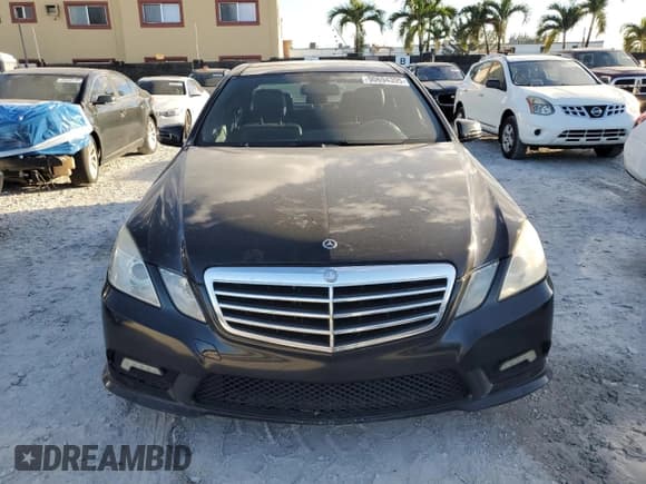 ✅ 2011 Mercedes-Benz E 350 Sport • VIN: WDDHF5GBXBA377928 • Lot: 90694395. Wystawiony na Copart z przebiegiem 180 042 mil. Bezpłatny archiwum sprzedaży aukcyjnych z USA i szczegółowy raport historii pojazdu na DreamBid. Zdjęcie 5.